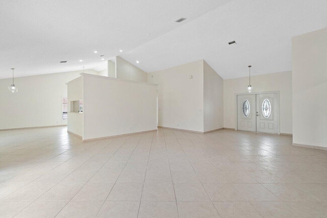 Building Photo - 9398 Laurel Green Dr