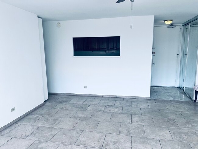 Building Photo - 1450 E 55th Pl