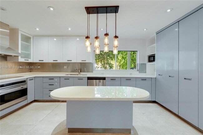 Building Photo - 525 Ridgewood Rd