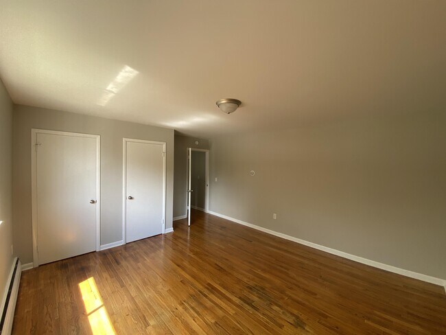 Building Photo - 565 Carlisle Rd