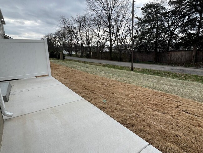 Building Photo - 967 Horse Mountain Rd