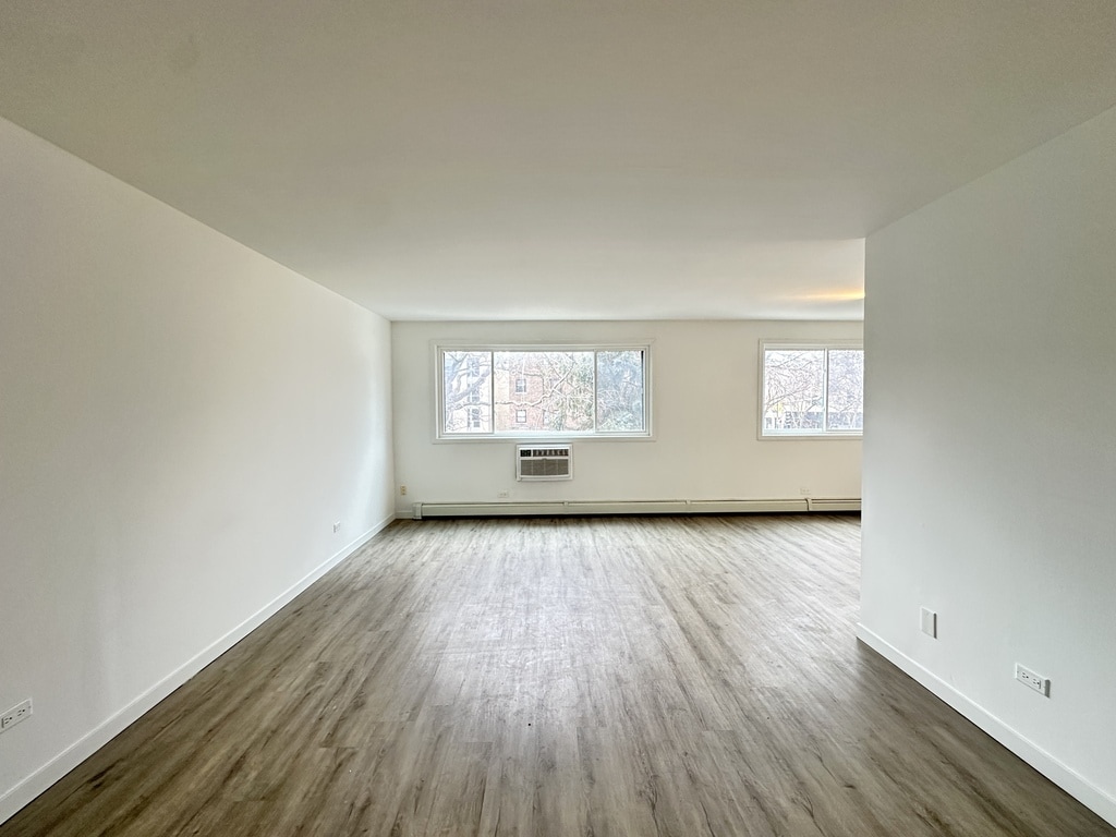 Building Photo - 7621 N Sheridan Rd