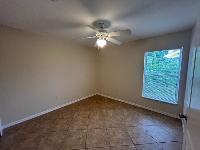 Building Photo - 6012 Thrush Ave