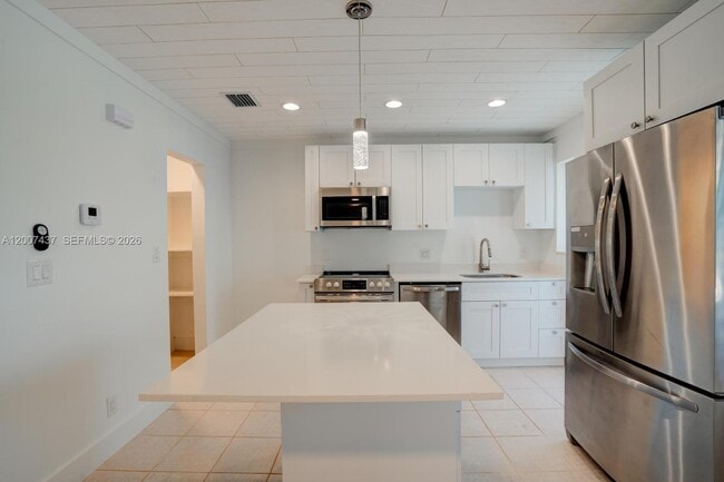 Building Photo - 1650 N Riverside Dr