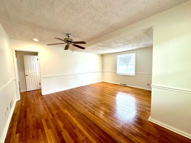 Building Photo - 533 Inwood Dr