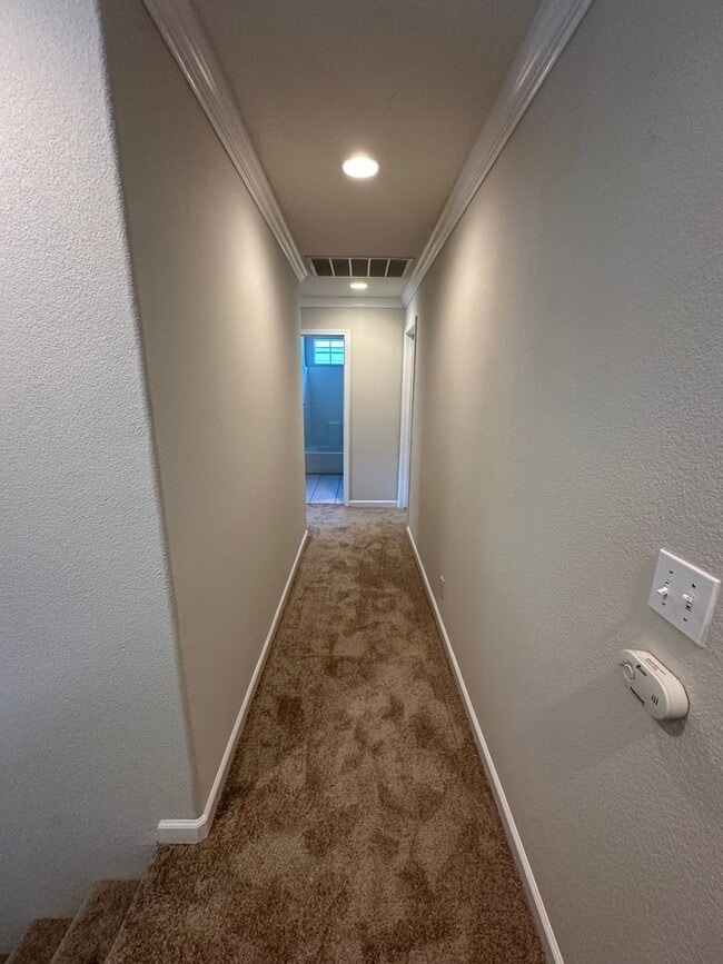 Building Photo - Beautiful 4 Bedroom, 3 Bath Brentwood Home