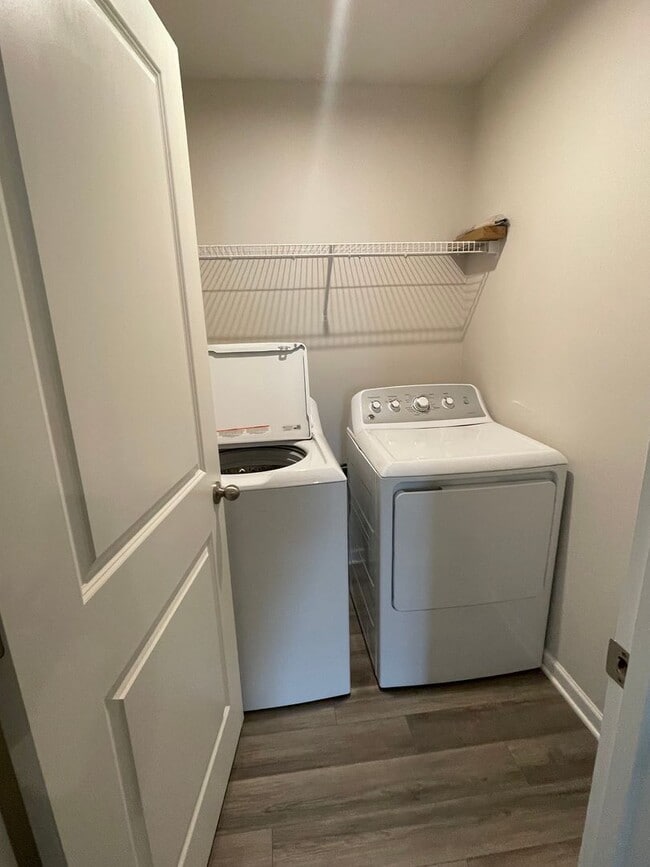 Building Photo - 2017 Westchester Dr