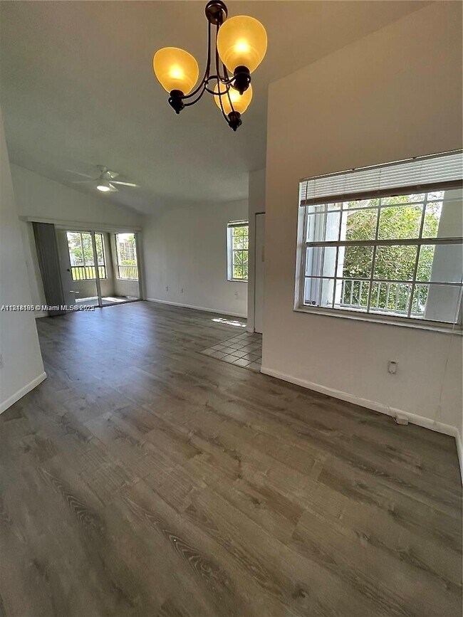 Building Photo - 2841 N Oakland Forest Dr