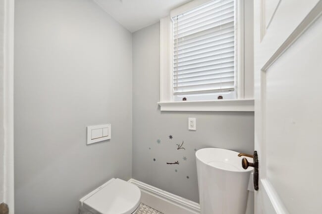 Building Photo - 1809 Page St