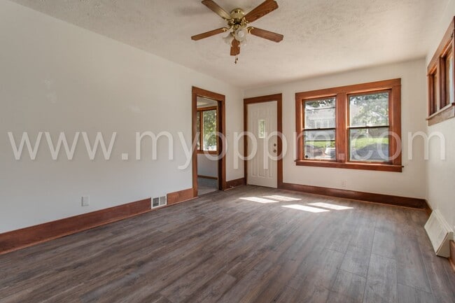 Building Photo - Lovely 2 Bedroom / 1 Bathroom Home | Benson