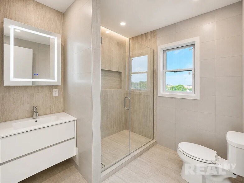 Building Photo - 20 Terrace Pl