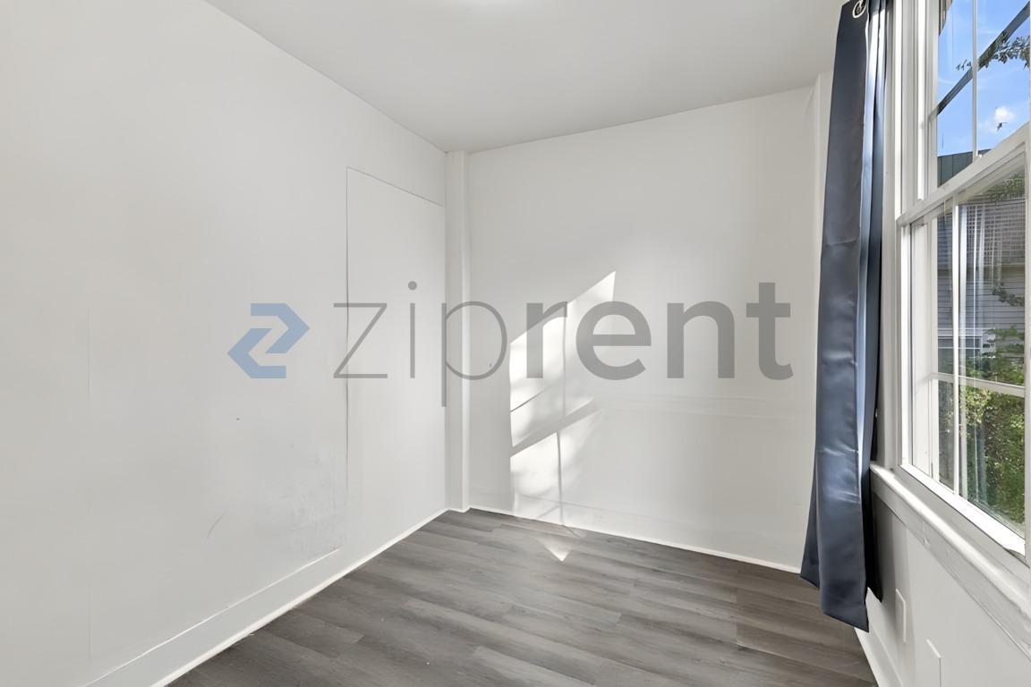 Building Photo - Unit