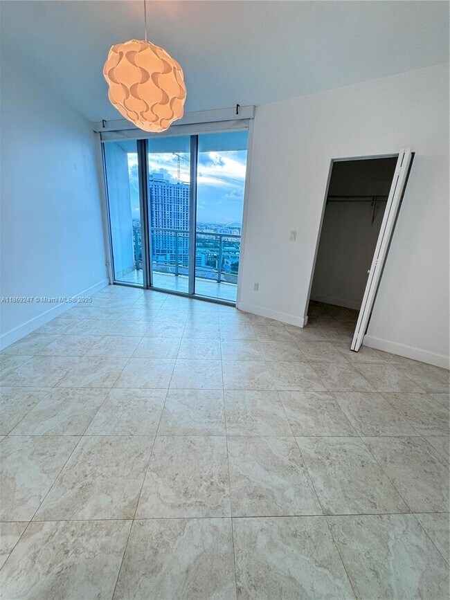 Building Photo - 350 S Miami Ave