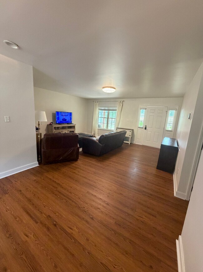 Building Photo - 1523 NC-86