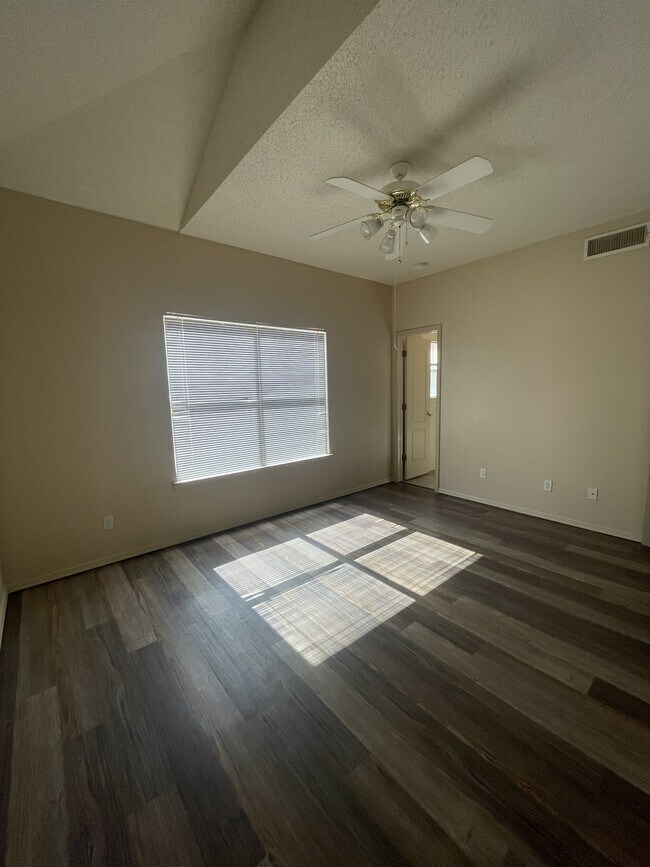 Building Photo - 3708 Prairie Rose St