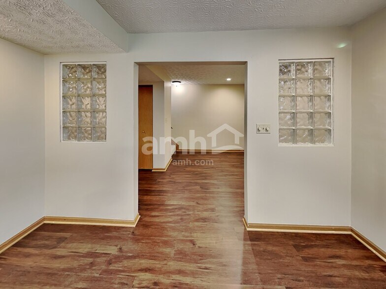 Building Photo - 3008 Old Warson Dr