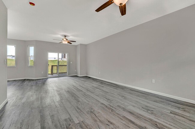 Building Photo - Stunning 4 Bedroom Home in Laurens