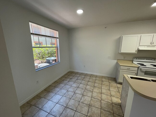 Building Photo - ANNUAL RENTAL - FIRST FLOOR 2 BED / 2 BATH AT FAIRWAY PRESERVE
