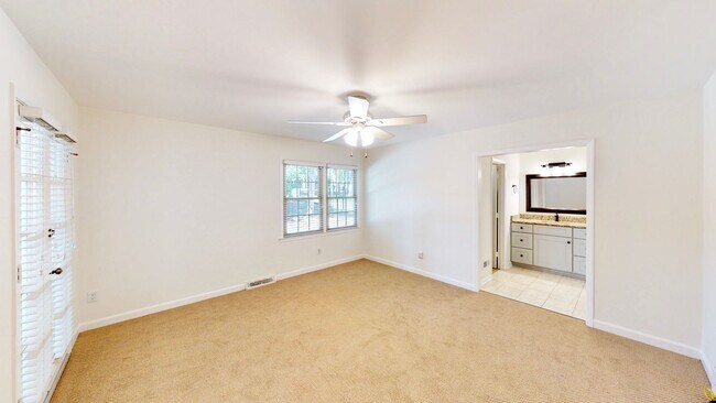 Building Photo - 6810 Rosemary Ln