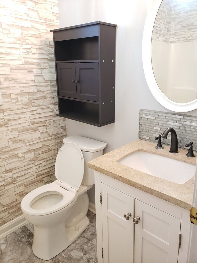 Building Photo - Close to Post! No Carpet! Lovely 3 Bed/2 Bath fenced in backyard!