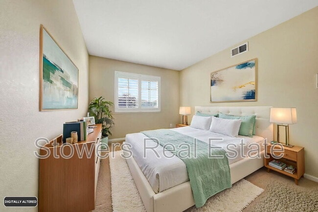 Building Photo - 350 Bellflower Dr