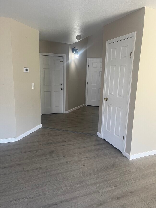 Building Photo - 2524 Garlandwood Dr