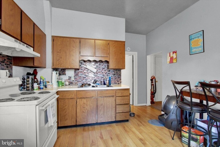 Building Photo - 163 N Washington St