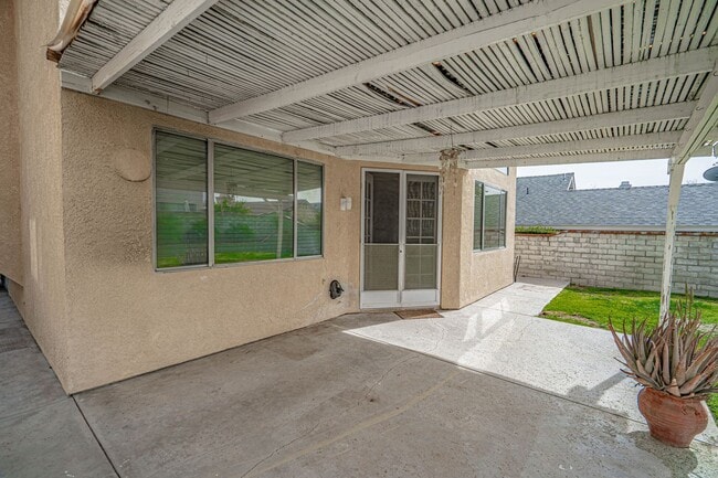 Building Photo - Spacious 3-Bedroom Home with Large Backyard on a Cul-de-Sac in Saugus!