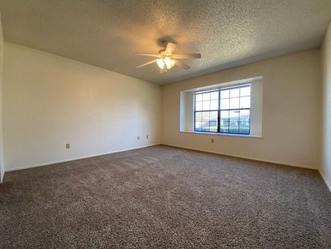 Building Photo - Duplex