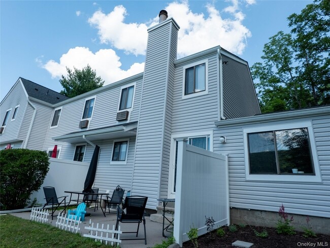 Building Photo - 402 Mountain Laurel Dr