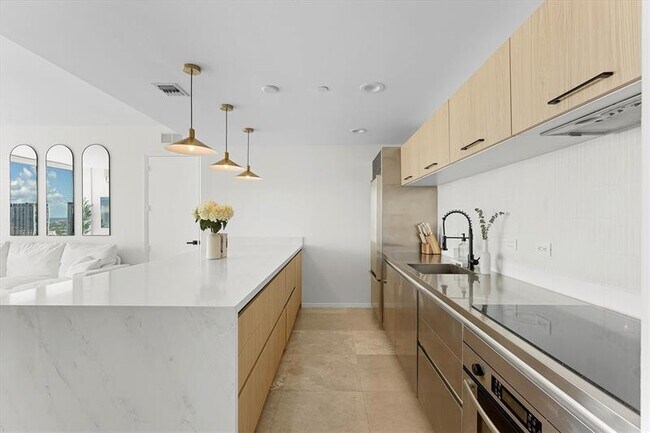 Building Photo - 1040 Biscayne Blvd