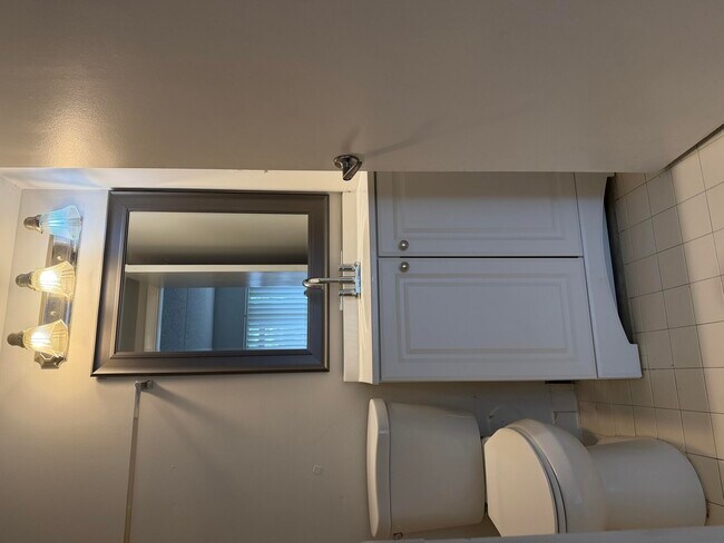 Building Photo - 410 Meadows Cir