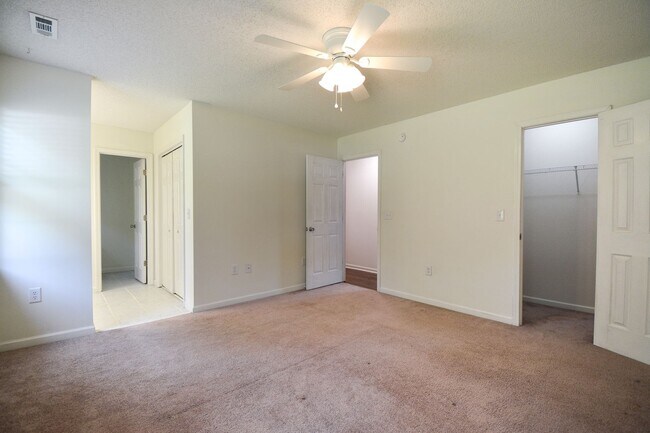 Building Photo - 3 Bedrooms and LARGE Backyard
