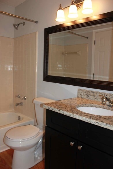 Building Photo - 1307 Red Deer Way