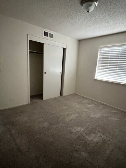 Building Photo - 345 S Sunset St