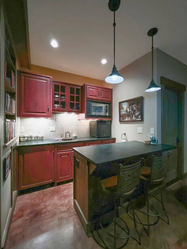 Building Photo - Enjoy Summer in Historic Breckenridge, Walk to Main Street! Bring your dog!