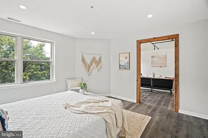 Building Photo - 1240 Holbrook Ter NE