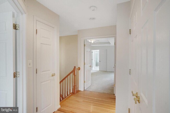 Building Photo - 4684 Carisbrooke Ln