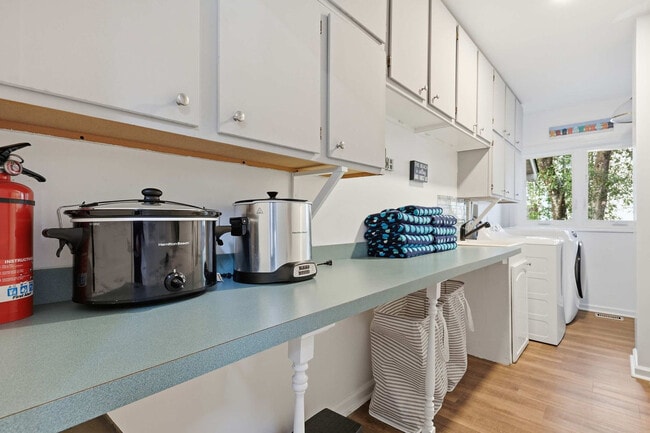 Building Photo - 6 Ibis St