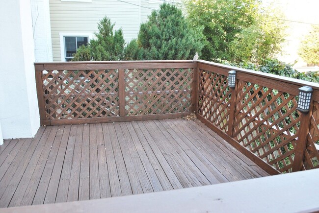 Building Photo - Georgetown near GT Medstar Hospital, Chic Rowhouse 5br/3Ba w/Yard, Deck. 2 Car Parking