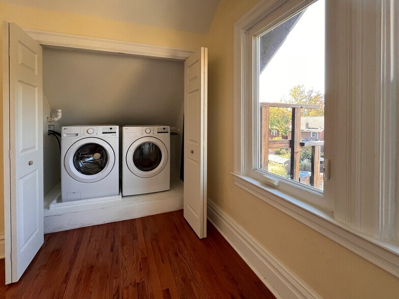 In-unit laundry - 926 Savannah Ave