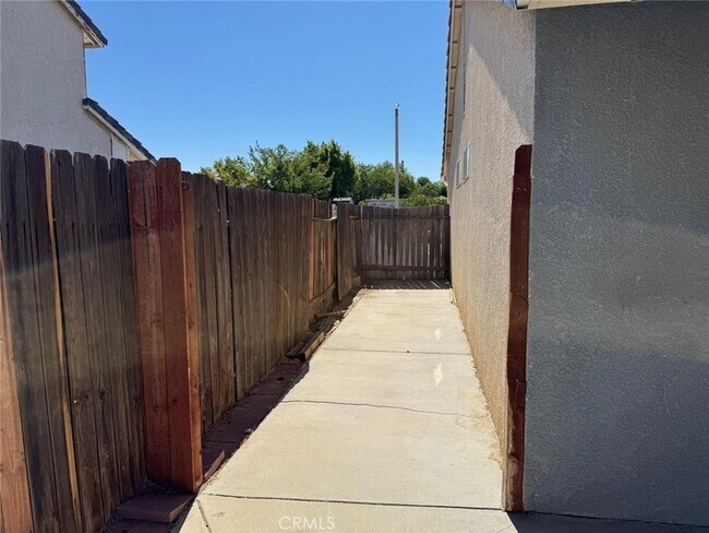 Building Photo - 1229 Onyx Dr