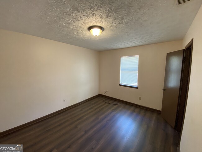 Building Photo - 129 Tanglewood Dr