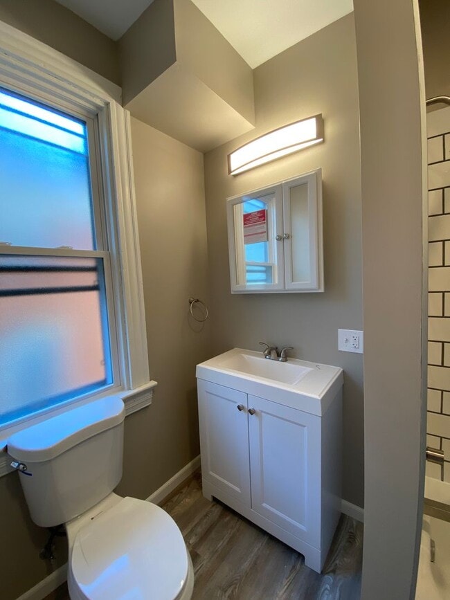 Building Photo - Gorgeous 1 and 2 bedroom apartments for re...