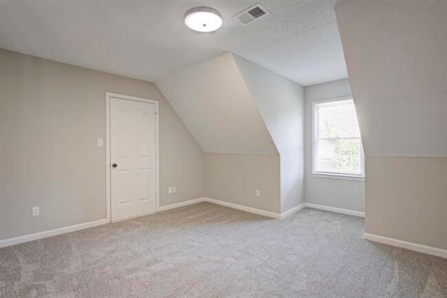 Building Photo - 1359 Winoka Rd