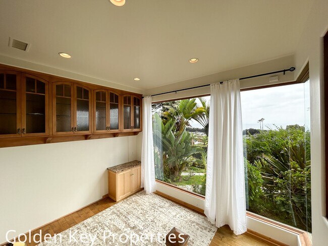 Building Photo - Stunning and unique custom home in Cardiff...