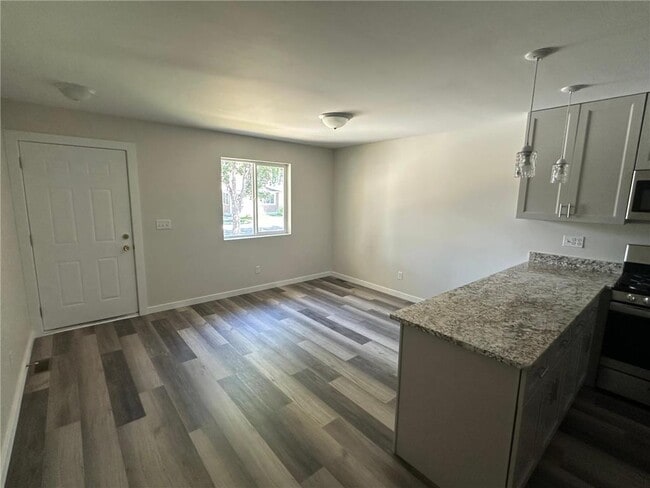 Building Photo - 468 Thomas Ave W