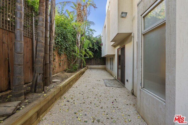 Building Photo - 31851 Seafield Dr