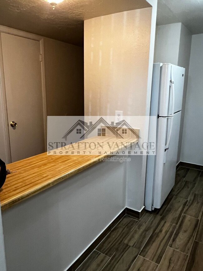 Building Photo - 424 W Brown Rd