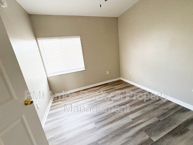 Building Photo - 6019 Portsdale Pl